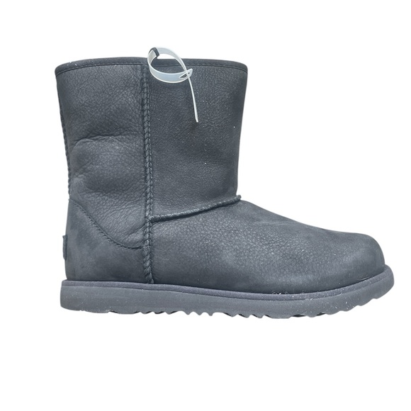 NWT Kids Classic Short Waterproof Uggs - Picture 1 of 4
